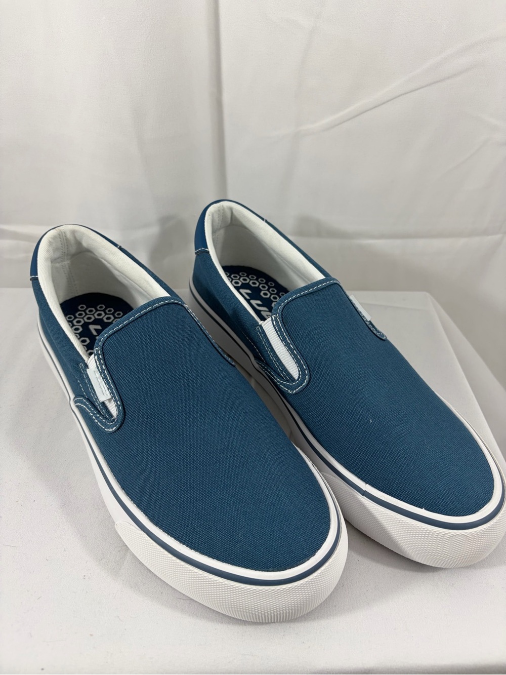 NWT Lugz Women’s Size 8.5 Blue Slip-On Canvas Loafers